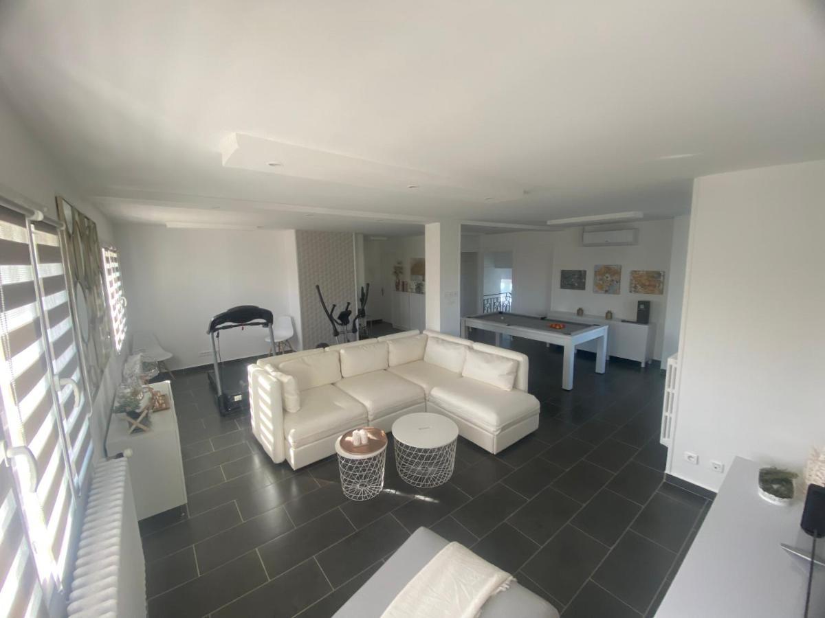 Privée Avec Piscine De 1 à 3 *